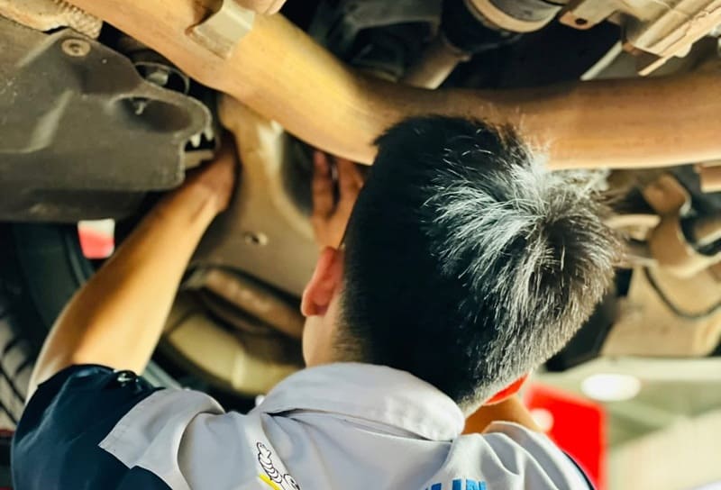Kiểm tra gầm ô tô tại CARDIY